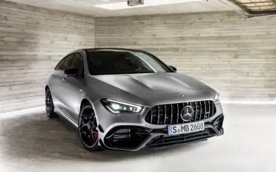 Mercedes CLA Serisi Otomobiller: Mercedes CLA Kasa 3 Araba